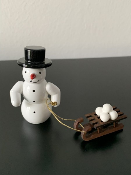 Schneemann mit Schlitten  Dekofigur aus Holz 5,5cm