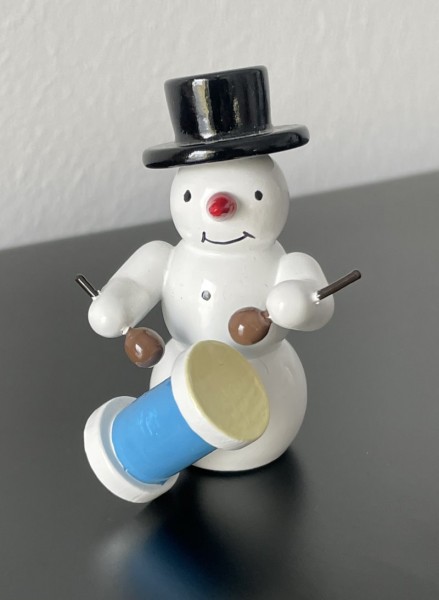 Schneemann mit Langtrommel Dekofigur aus Holz 5,5cm